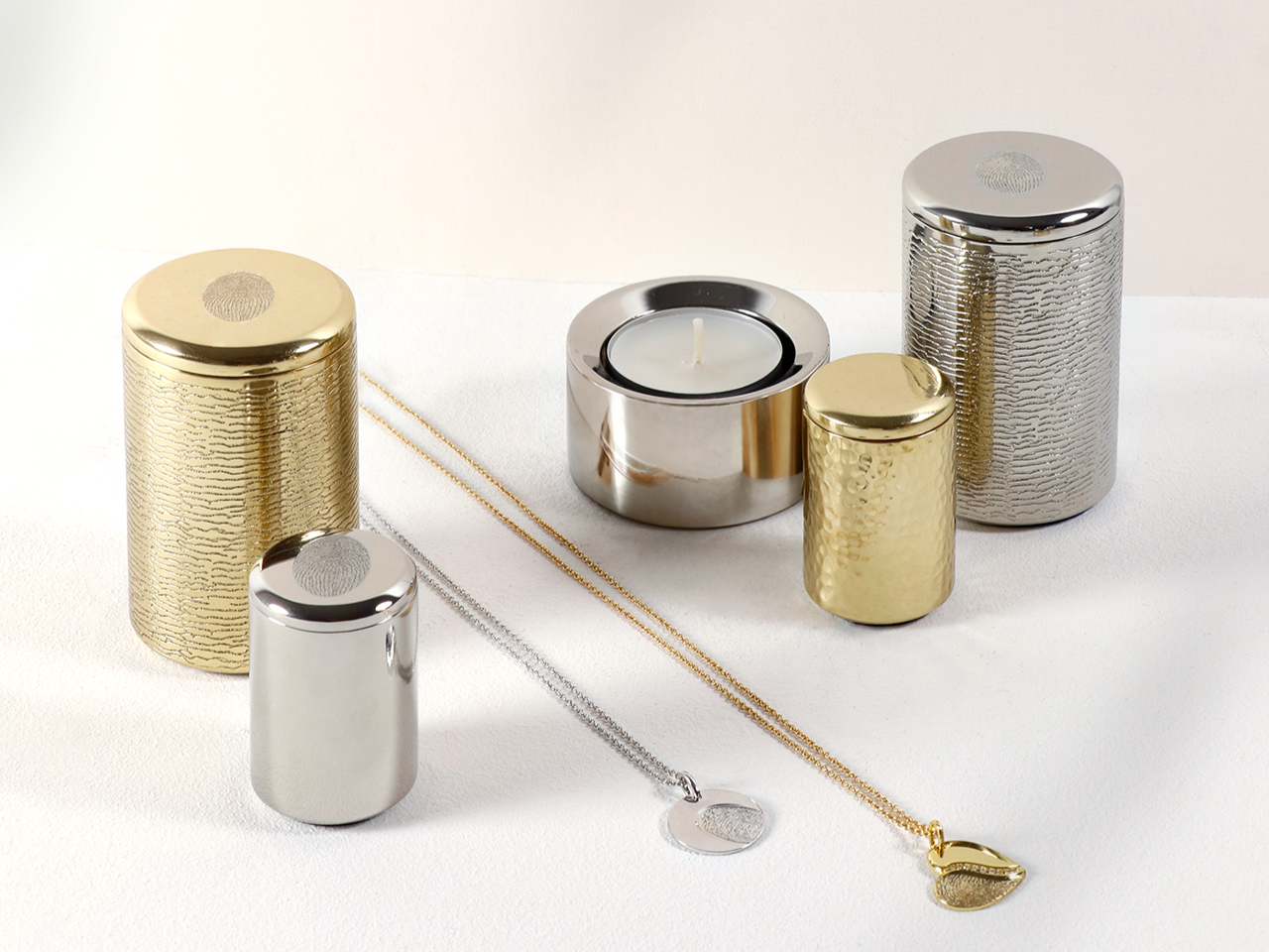 Urnen, Schmuck und Lichter